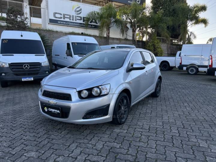 CHEVROLET - SONIC - 2013/2013 - Prata - R$ 37.000,00