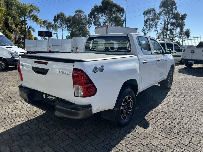 TOYOTA - HILUX - 2022/2022 - Branca - R$ 165.000,00