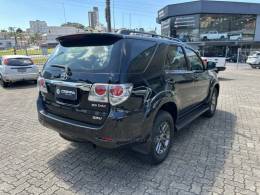 TOYOTA - HILUX SW4 - 2013/2014 - Preta - R$ 148.000,00
