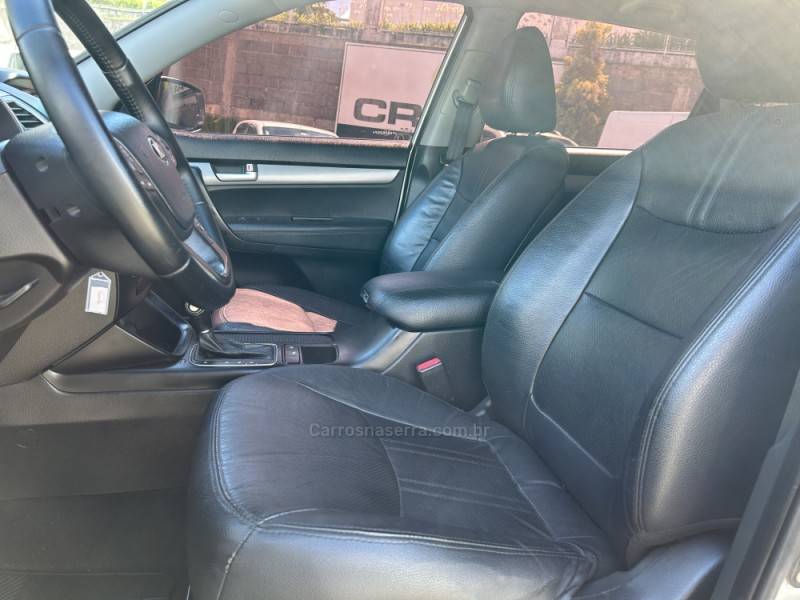 KIA MOTORS - SORENTO - 2014/2015 - Prata - R$ 72.000,00
