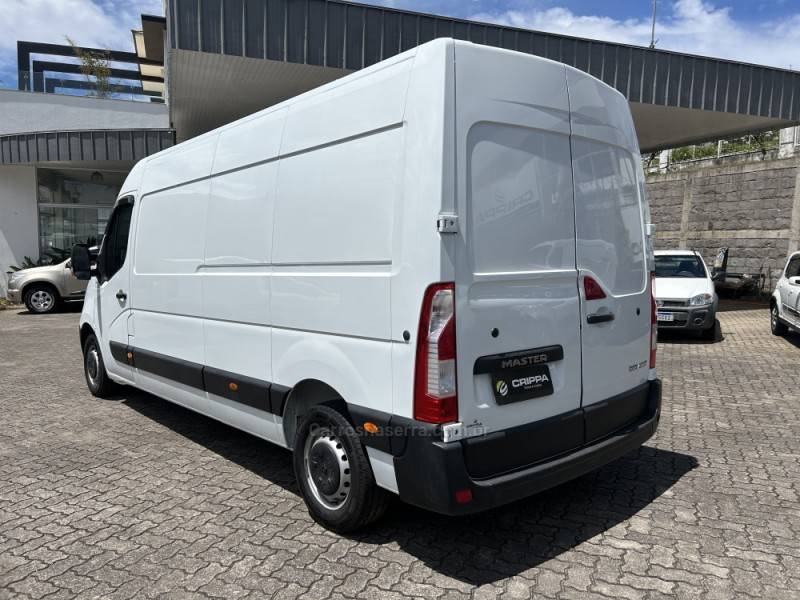 RENAULT - MASTER - 2021/2022 - Branca - R$ 198.000,00