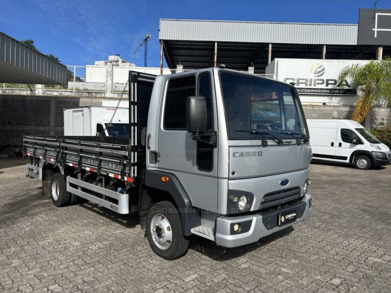 FORD - CARGO 816 - 2015/2015 - Prata - R$ 215.000,00