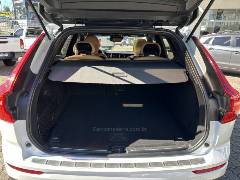 VOLVO - XC60 - 2018/2019 - Branca - R$ 175.000,00