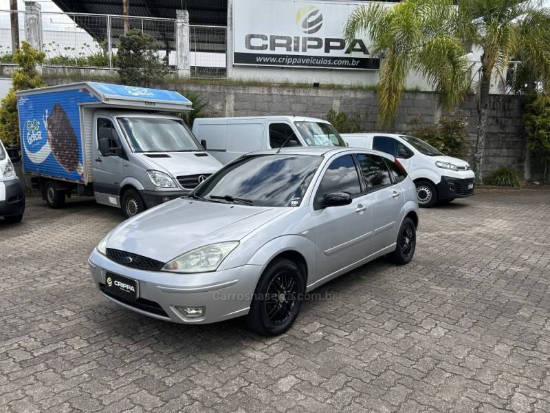FORD - FOCUS - 2004/2004 - Prata - R$ 19.500,00