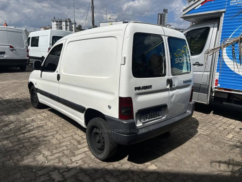 PEUGEOT - PARTNER - 2008/2009 - Branca - R$ 24.000,00
