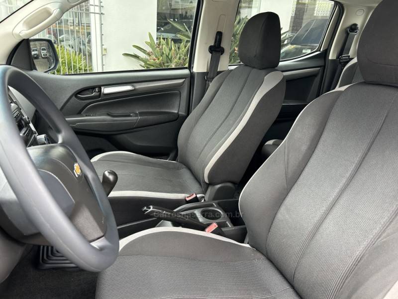 CHEVROLET - S10 - 2022/2022 - Branca - R$ 135.000,00